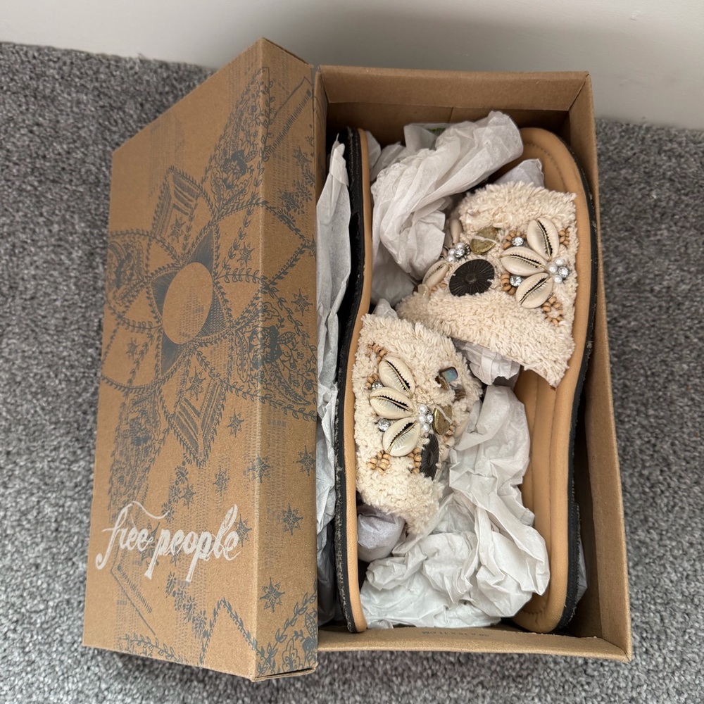 Free People Shell Sandals Shipwreck Surf Slides Boho Cowrie Beaded Size 11 - Picture 2 of 13